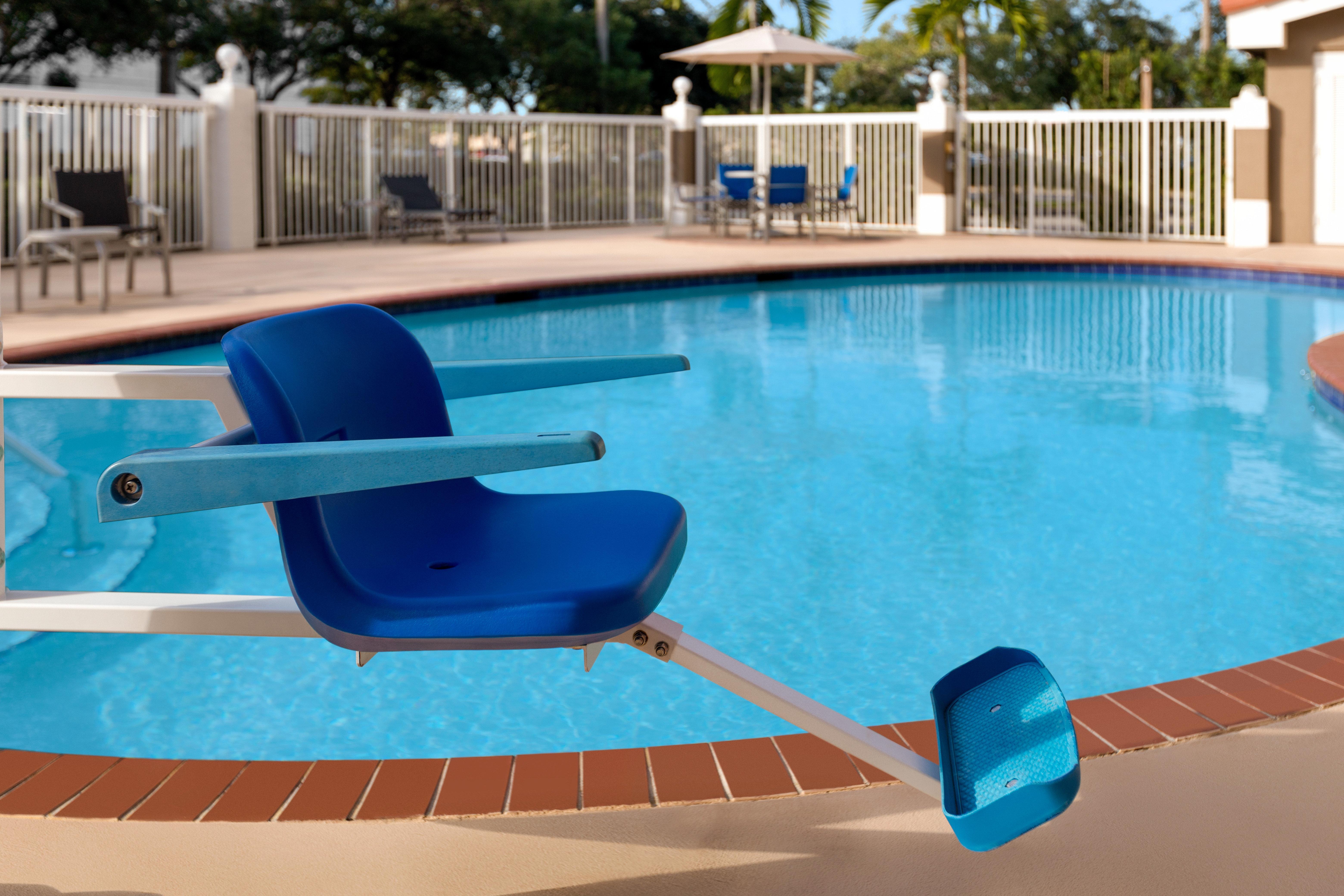 Holiday Inn Express & Suites Pembroke Pines-Sheridan St By Ihg Exterior photo